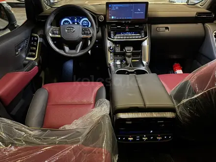 Toyota Land Cruiser Premium+ 2025 года за 79 990 000 тг. в Алматы – фото 2