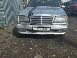Mercedes-Benz E 320