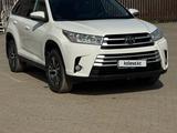 Toyota Highlander 2019 года за 16 000 000 тг. в Уральск – фото 2