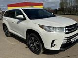 Toyota Highlander 2019 года за 16 000 000 тг. в Уральск – фото 3