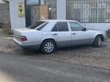 Mercedes-Benz E 220 1995 года за 2 000 000 тг. в Шымкент – фото 2