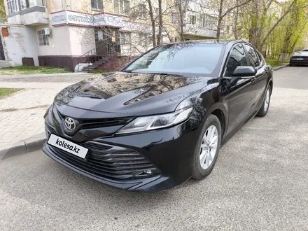 Toyota Camry 2019 года за 12 400 000 тг. в Степногорск – фото 2