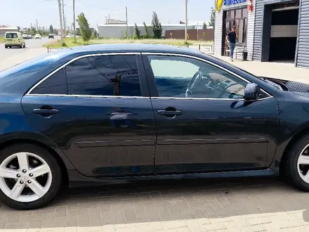 Toyota Camry 2013 года за 5 400 000 тг. в Уральск – фото 3