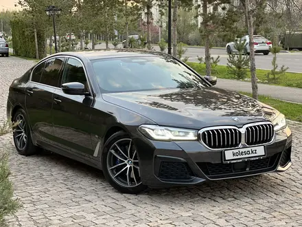BMW 520 2022 года за 23 500 000 тг. в Алматы – фото 31