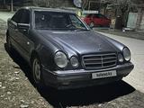 Mercedes-Benz E 240 1998 года за 2 300 000 тг. в Алматы – фото 2