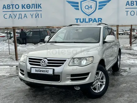 Volkswagen Touareg 2008 года за 7 800 000 тг. в Караганда – фото 2