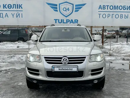 Volkswagen Touareg 2008 года за 7 800 000 тг. в Караганда