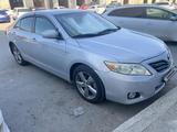 Toyota Camry 2011 года за 7 200 000 тг. в Атырау – фото 2