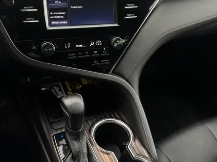 Toyota Camry 2020 года за 13 000 000 тг. в Костанай – фото 13