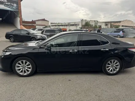 Toyota Camry 2020 года за 13 000 000 тг. в Костанай – фото 3