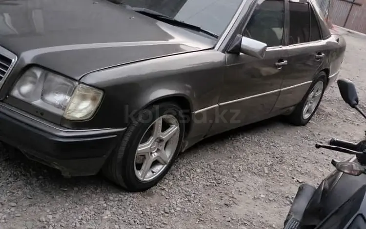 Mercedes-Benz E 300 1986 года за 1 400 000 тг. в Алматы