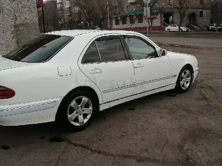 Mercedes-Benz E 240 2000 года за 3 900 000 тг. в Караганда