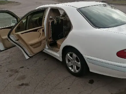 Mercedes-Benz E 240 2000 года за 3 900 000 тг. в Караганда – фото 19