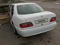Mercedes-Benz E 240 2000 года за 3 900 000 тг. в Караганда – фото 21