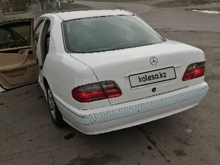 Mercedes-Benz E 240 2000 года за 3 900 000 тг. в Караганда – фото 21