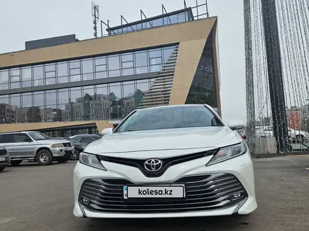 Toyota Camry 2018 года за 13 000 000 тг. в Астана