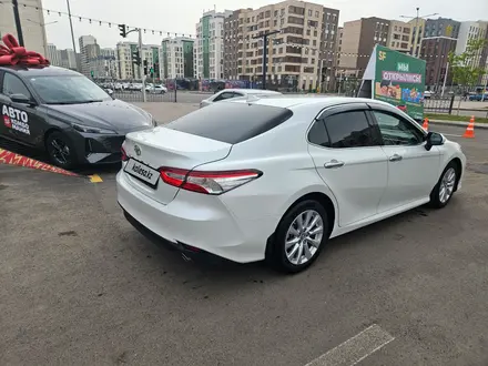 Toyota Camry 2018 года за 13 000 000 тг. в Астана – фото 3