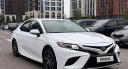 Toyota Camry 2019 года за 12 400 000 тг. в Астана – фото 2