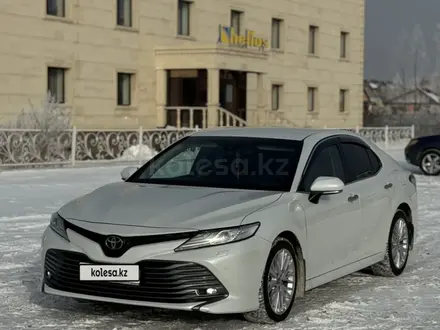 Toyota Camry 2021 года за 14 500 000 тг. в Караганда – фото 2