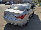 Hyundai Sonata 2012 года за 3 700 000 тг. в Атырау – фото 3