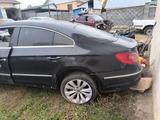 Volkswagen Passat CC 2009 года за 800 000 тг. в Алматы – фото 2