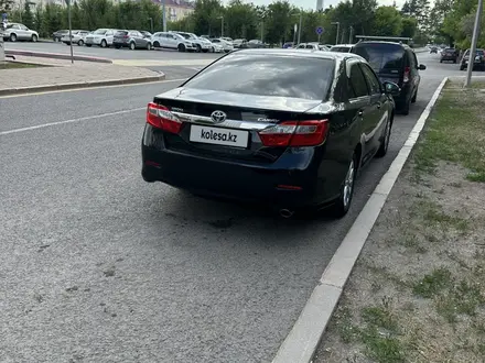 Toyota Camry 2013 года за 9 000 000 тг. в Караганда – фото 2