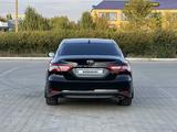 Toyota Camry 2021 годаfor15 500 000 тг. в Актобе – фото 5