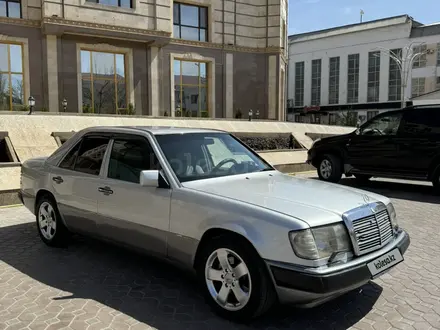 Mercedes-Benz E 220 1993 года за 2 800 000 тг. в Кызылорда – фото 3