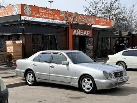 Mercedes-Benz E 320 1997 года за 3 000 000 тг. в Алматы – фото 2