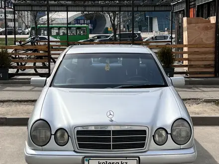 Mercedes-Benz E 320 1997 года за 3 000 000 тг. в Алматы – фото 6