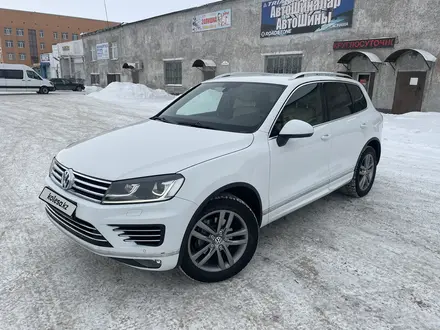 Volkswagen Touareg 2016 года за 27 900 000 тг. в Караганда