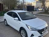 Hyundai Accent 2021 года за 8 100 000 тг. в Астана – фото 2