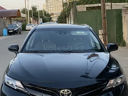 Toyota Camry 2018 года за 11 400 000 тг. в Шымкент