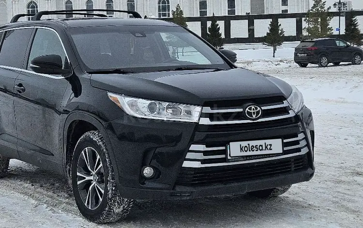 Toyota Highlander 2018 годаfor19 000 000 тг. в Астана