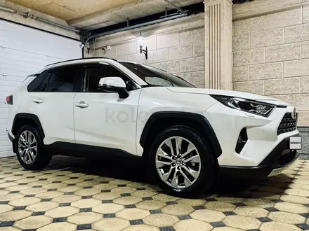 Toyota RAV4 2021 года за 18 000 000 тг. в Шымкент