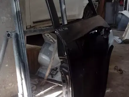 Дверь задняя левая, тойота 200 после 2016 г ориг бу есть небольшой дефект в Актобе – фото 4
