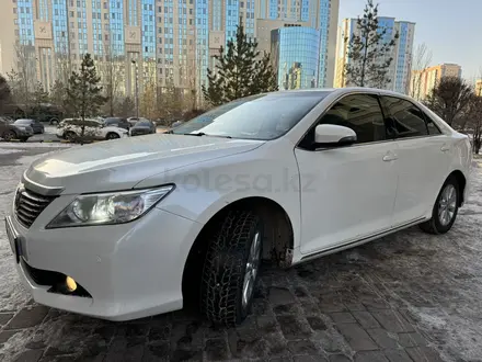 Toyota Camry 2014 года за 7 800 000 тг. в Астана – фото 2