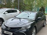 Toyota Camry 2021 года за 15 650 000 тг. в Астана