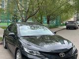 Toyota Camry 2021 года за 15 950 000 тг. в Астана – фото 2