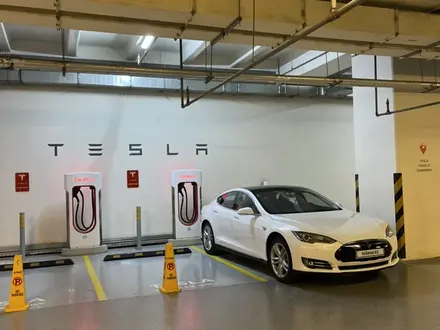 Tesla Model S 2014 года за 25 000 000 тг. в Алматы – фото 38