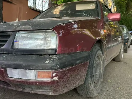 Volkswagen Vento 1993 года за 900 000 тг. в Алматы