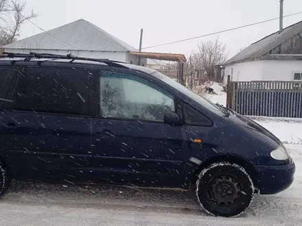 Volkswagen Sharan 1997 года за 2 700 000 тг. в Актобе – фото 6