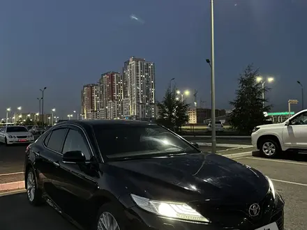 Toyota Camry 2018 года за 14 000 000 тг. в Астана – фото 4