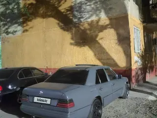 Mercedes-Benz E 230