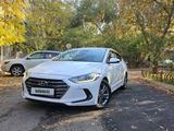 Hyundai Elantra 2018 годаfor8 200 000 тг. в Алматы