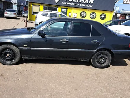 Mercedes-Benz C 200 1994 года за 1 350 000 тг. в Караганда – фото 4