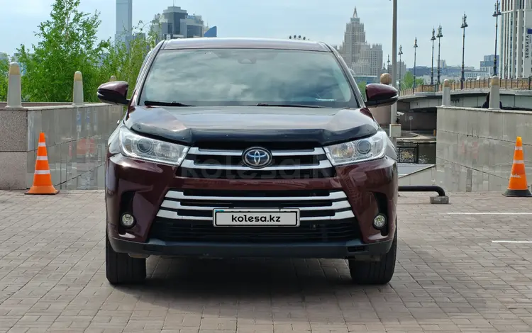 Toyota Highlander 2019 года за 14 111 111 тг. в Астана