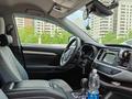 Toyota Highlander 2019 года за 14 111 111 тг. в Астана – фото 12