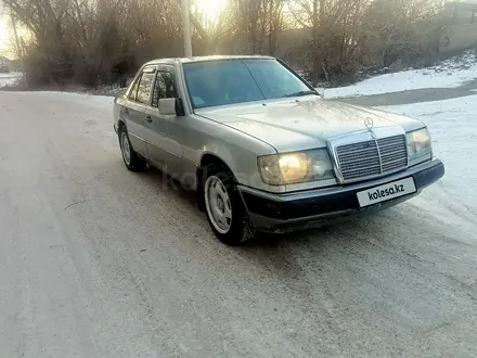 Mercedes-Benz E 230 1992 года за 1 850 000 тг. в Жаркент – фото 3