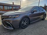 Toyota Camry 2021 года за 16 500 000 тг. в Караганда – фото 2